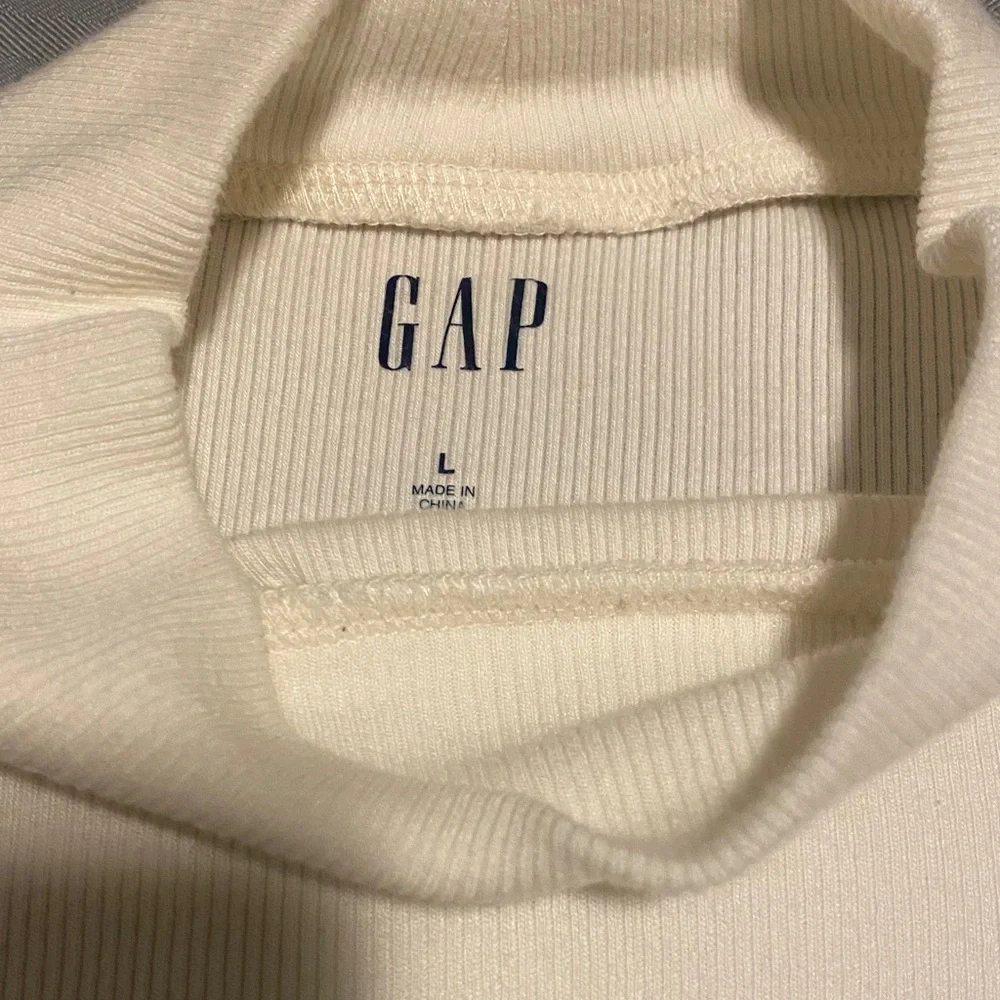 GAP Cream Ribbed Long Sleeve Tee Size Large - Picture 2 of 3